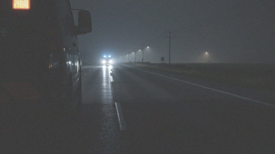Jak policja przeprowadza pomiar prędkości po zmroku?